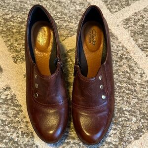 Women’s Clarks shoes. Brown booties. Size 8 1/2 wide. Side zip. 3 inches.